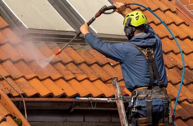 Démoussage et hydrofuge de toiture à Roujan